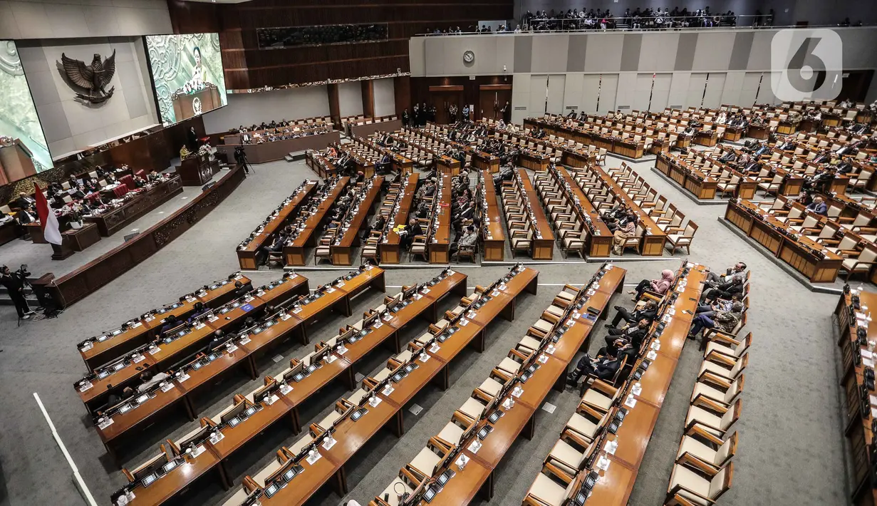 Peringatan HUT DPR kali ini turut dihadiri Ketua DPR RI Ke-15 Akbar Tanjung, Ketua DPR RI Ke-16 Agung Laksono dan Ketua DPR RI Ke-17 Marzuki Alie. (Liputan6.com/Faizal Fanani)