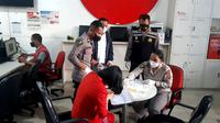 Tim Direktorat (Dit) Reserse Narkoba Polda Sumut melaksanakan tes urine terhadap awak beserta kru angkutan udara