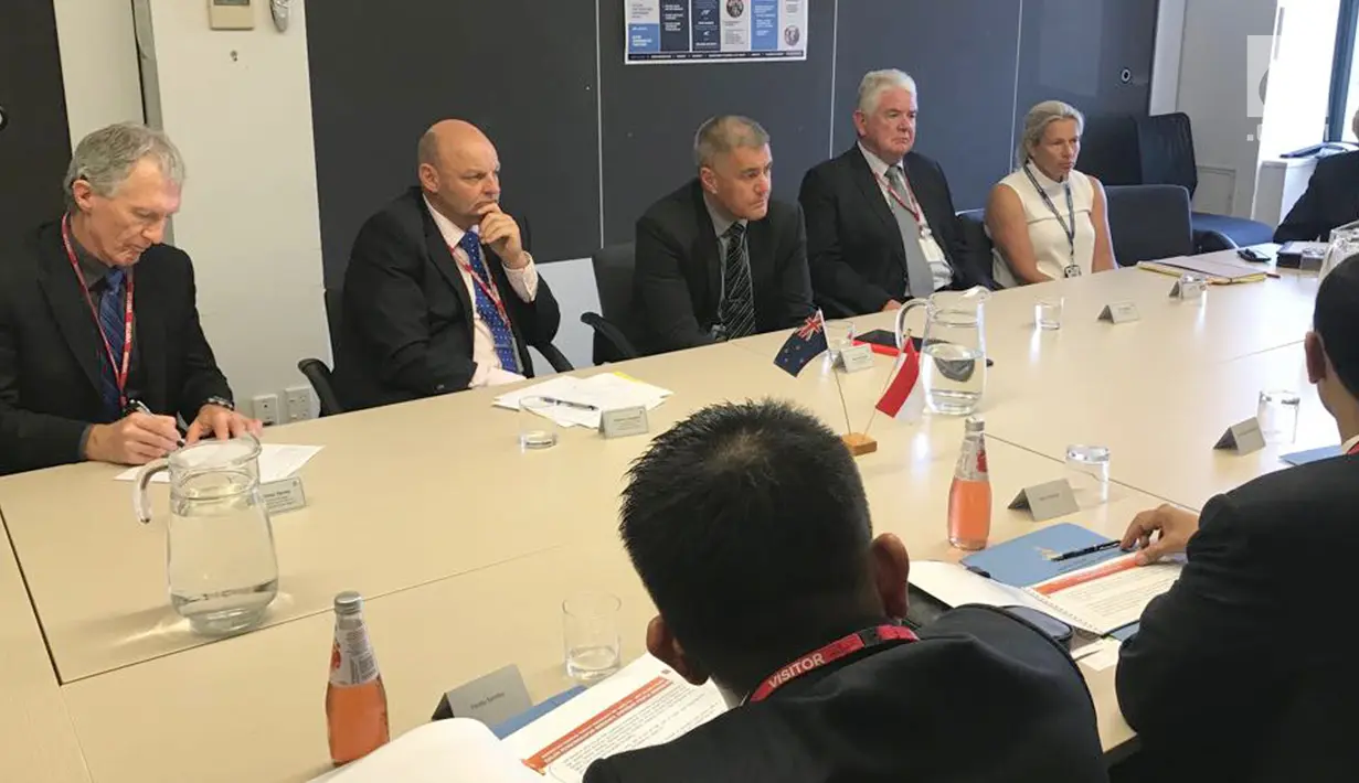 Perwakilan Kepolisan Selandia Baru menerima kunjungan rombongan Bareskrim Polri yang dipimpin Komjen Ari Dono Sukmanto di Markas Kepolisian Selandia Baru, Wellington, Rabu (6/12). Kunjungan untuk bekerja sama dalam hubungan bilateral. (Dok Polri)