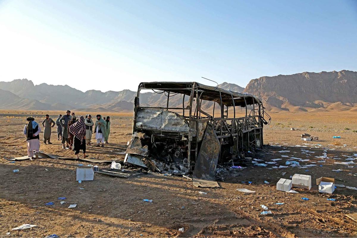 FOTO: Tragedi Maut di Herat,  79 Migran Afghanistan Tewas dalam Kecelakaan Bus
