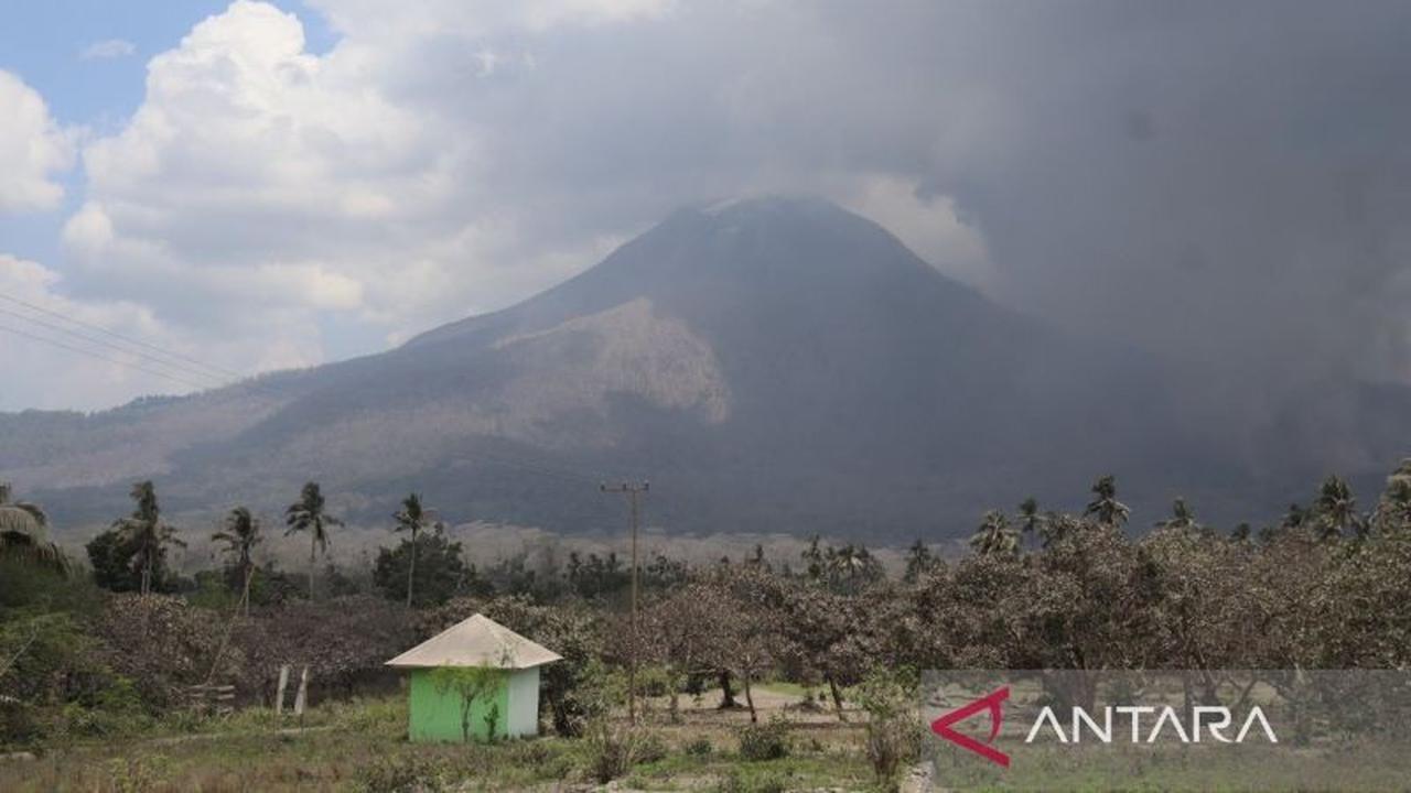 Aktivitas Gunung Lewotobi Laki-laki Masih Tinggi: Mengapa Level Awas Belum Turun?