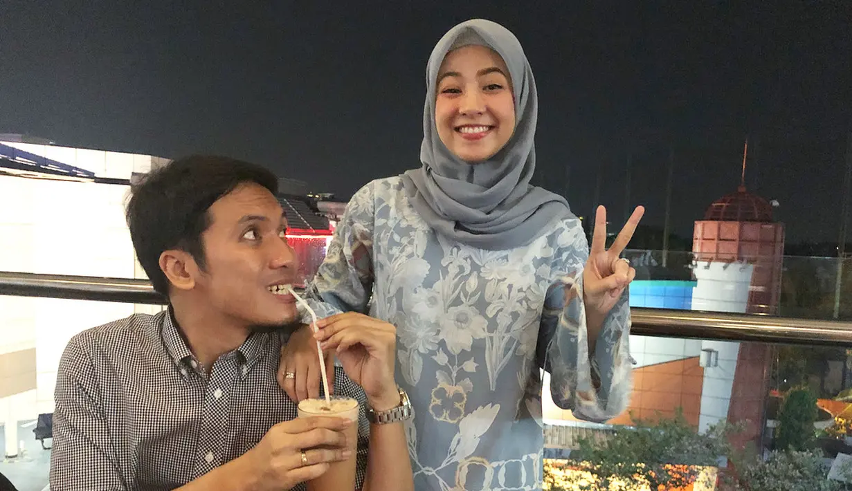 Selain soal pernikahan, di buku ini juga membahas soal pengalaman Natasha dalam karier, membangun rasa percaya diri, dan tentunya cerita soal dirinya berhijrah. (Instagram/natasharizkynew)