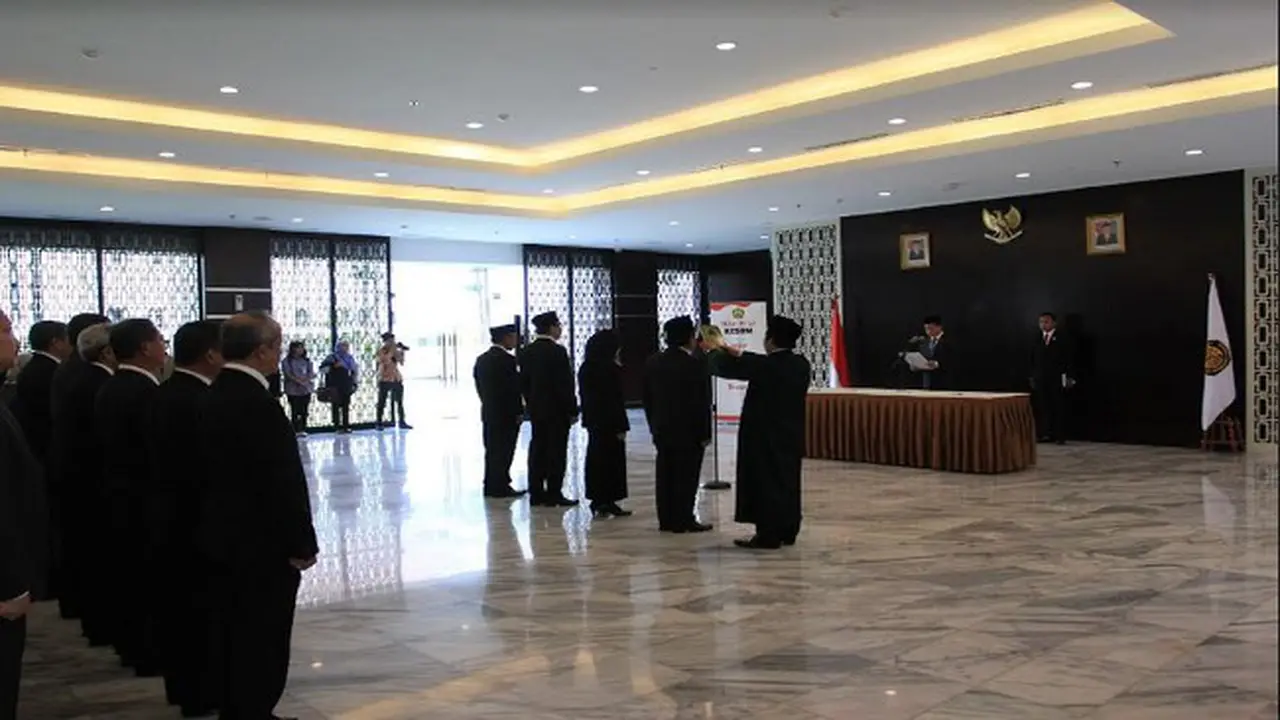 Pelantikan pejabat eselon II ini merupakan bentuk penyegaran rotasi jabatan di Kementerian ESDM.