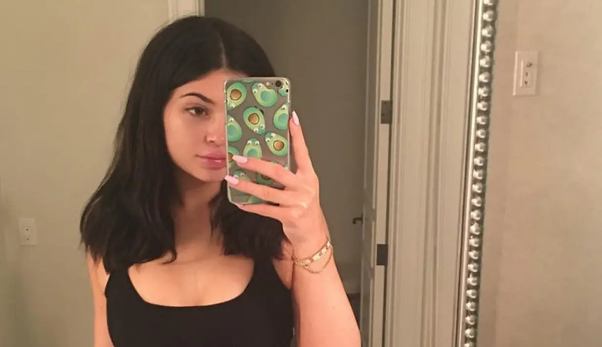 Kylie Jenner memang terkenal cantik. Namun bagaimana wajahnya jika nggak menggunakan makeup? (instagram/kyliejenner)