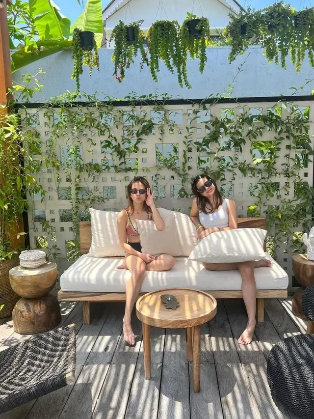 Adhisty Zara gunakan pakaian bikini di Bali