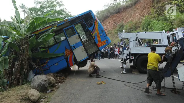 Bus Masuk Jurang di Sukabumi