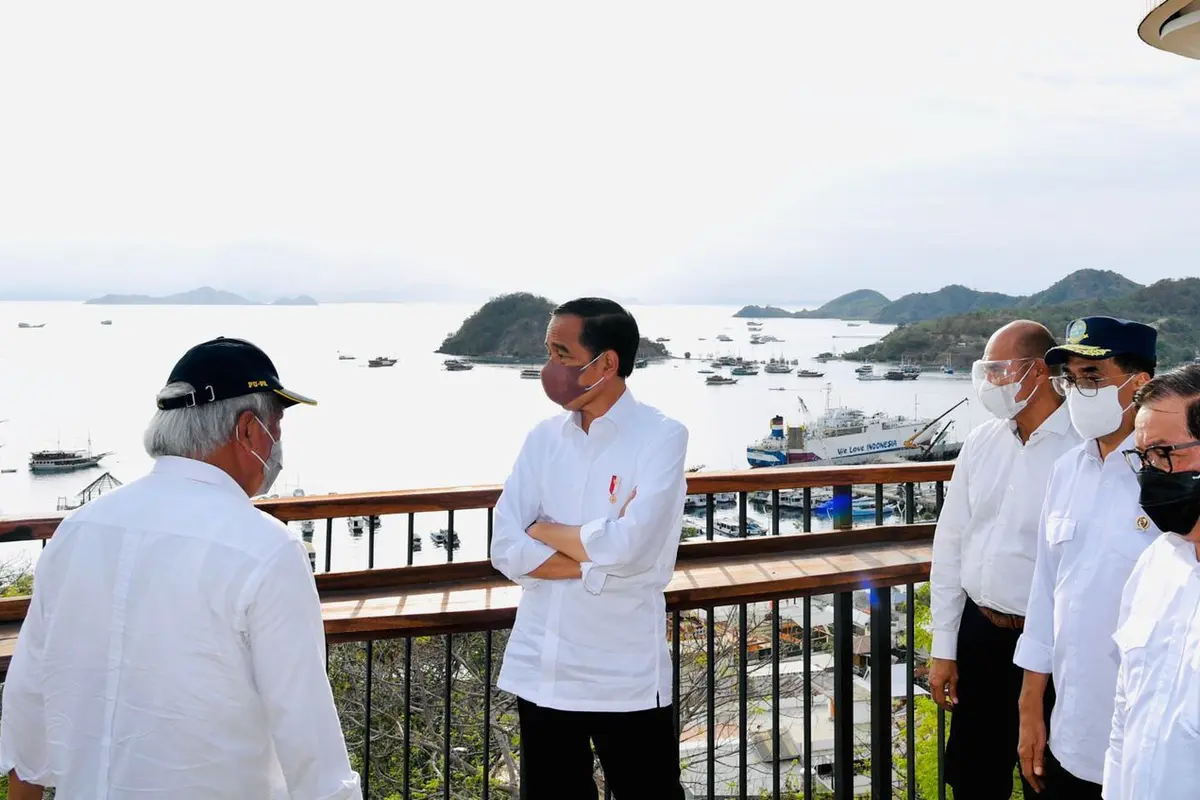 Presiden Joko Widodo (Jokowi) meresmikan Puncak Waringin dan Goa Batu Cermin sebagai dua dari sekian banyak spot pariwisata unggulan di Labuan Bajo. (Dok Kementerian PUPR)