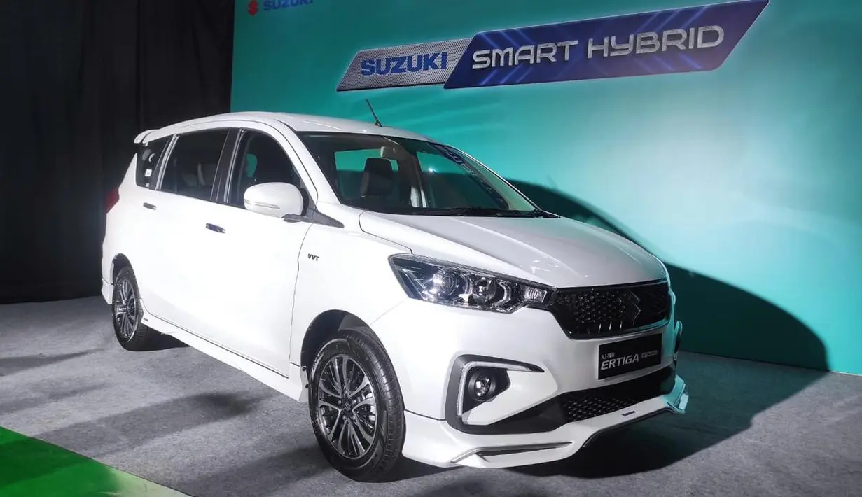 Suzuki Ertiga sekarang menjadi satu-satunya yang menggunakan teknologi hybrid di sistem penggeraknya. Ertiga Hybrid dijual mulai dari Rp272 juta hingga Rp294,5 juta. Konsumsi bahan bakar yang mampu dihasilkan mobil ini bisa mencapai di atas 30 km/l. Luar biasa untuk dipakai sebagai kendaraan sehari-hari. (Source: liputan6.com)