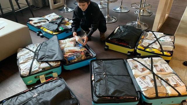 Dewi Sukarno Bepergian ke Ukraina, Kirim Pakaian dan Popok untuk Korban Perang