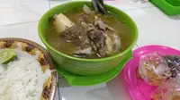 Sop Kaledo, kuliner khas Palu, Sulawesi Tengah. (Liputan6.com/Henry)