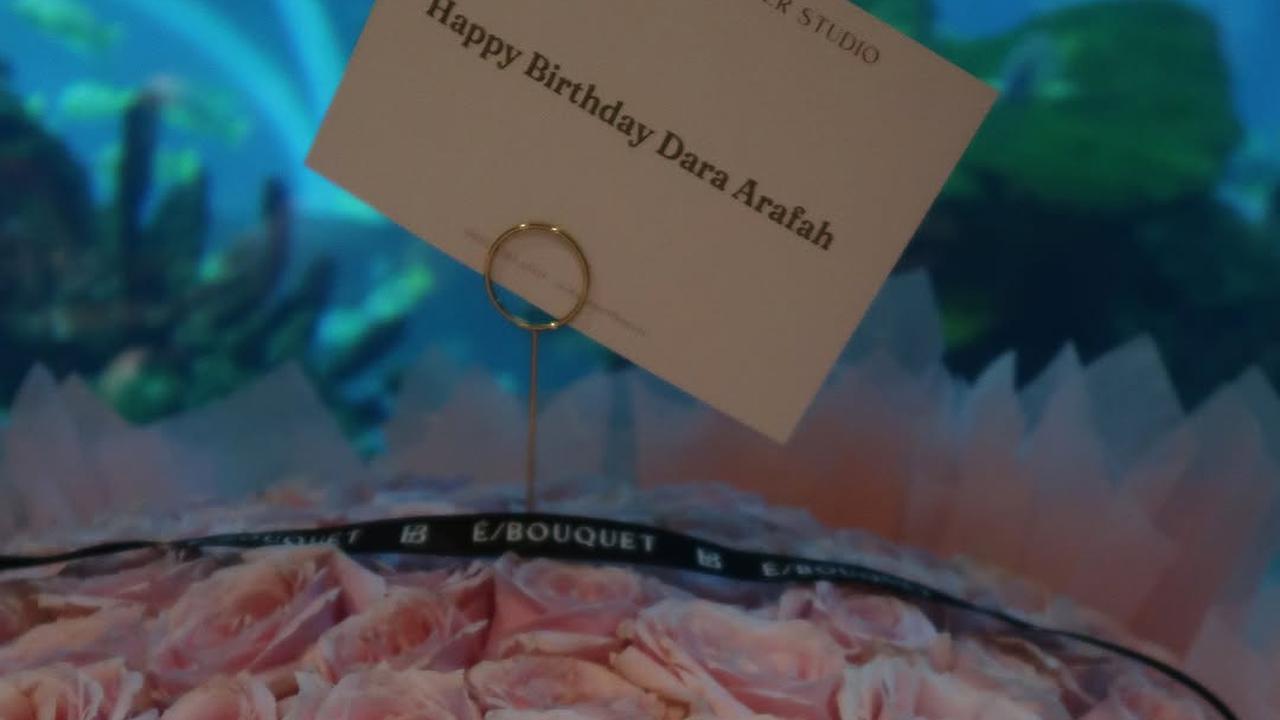 7 Potret Ultah Dara Arafah Dirayakan Bareng Sahabat, Ada Keanu Agl - Dapat Sebouquet Mawar Pink Besar