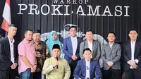 Konferensi pers mandeknya laporan Willie Salim terkait konten masak rendang 200 Kg di Palembang (Dok. Humas Koalisi Masyarakat Palembang Gugat Willie Salim / Nefri Inge)