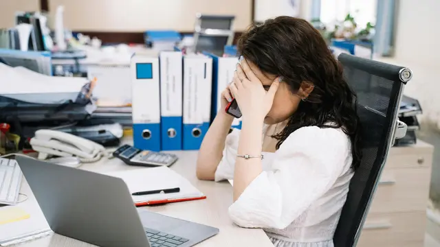 Diam-Diam Bantu Kesehatan Mental Saat Kerja: Ini Kenapa Melihat Tanaman di Meja Kerja Selama 3 Menit Bisa Turunkan Stres