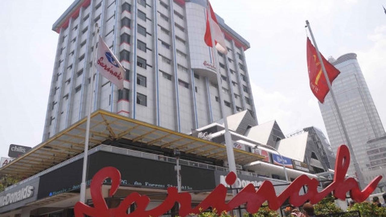 Padamkan kebakaran di Gedung Sarinah, petugas pakai bronto sky lift