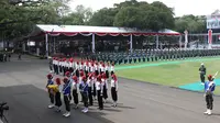 Pasukan Pengibar Bendera Pusaka (Paskibraka) Nasional 2019 mengikuti gladi kotor kedua Upacara Peringatan Detik-Detik Proklamasi Kemerdekaan Indonesia di Istana Negara, Rabu (14/8/2019). (Liputan6.com/Angga Yuniar)