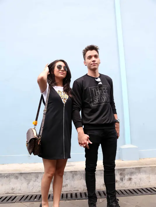 Ibu dua anak itu kini sedang mengikuti program kehamilan demi permintaan sang suami. Sesuai saran dari dokternya, mengonsumsi vitamin dan menjaga kondisi fisik tetap sehat. (Nurwahyunan/Bintang.com)