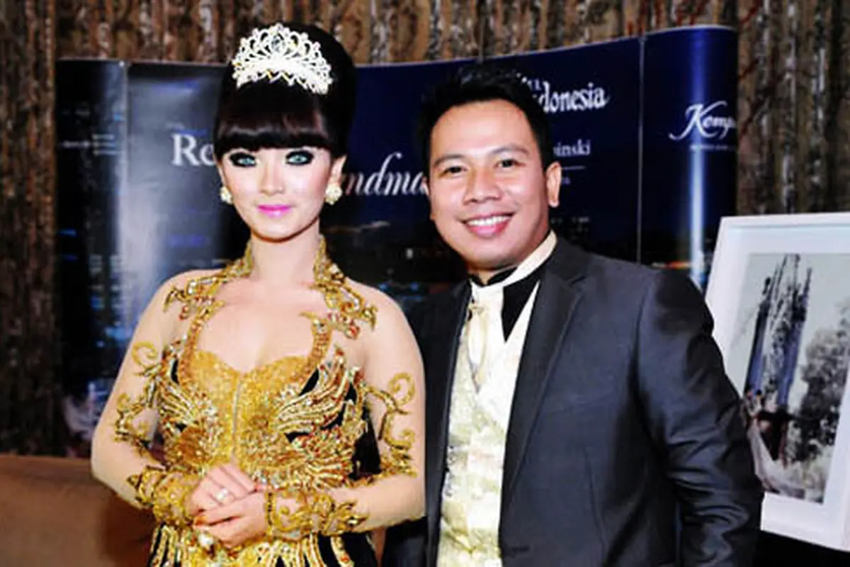 Lamaran Zaskia Gotik dan Vicky Prasetyo | Foto: Kapanlagi.com