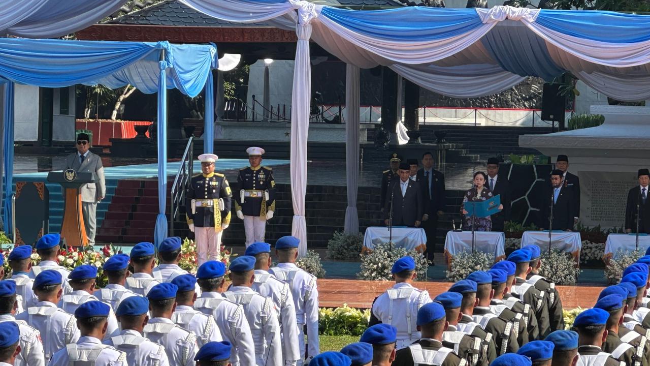 VIDEO: Adab Prabowo Dua Kali Langkah Terhenti Balik Badan Salami Seluruh Tamu Hari Kesaktian Pancasila