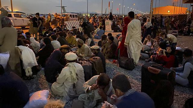 Antrean Warga Afghanistan untuk Kabur dengan Pesawat AS