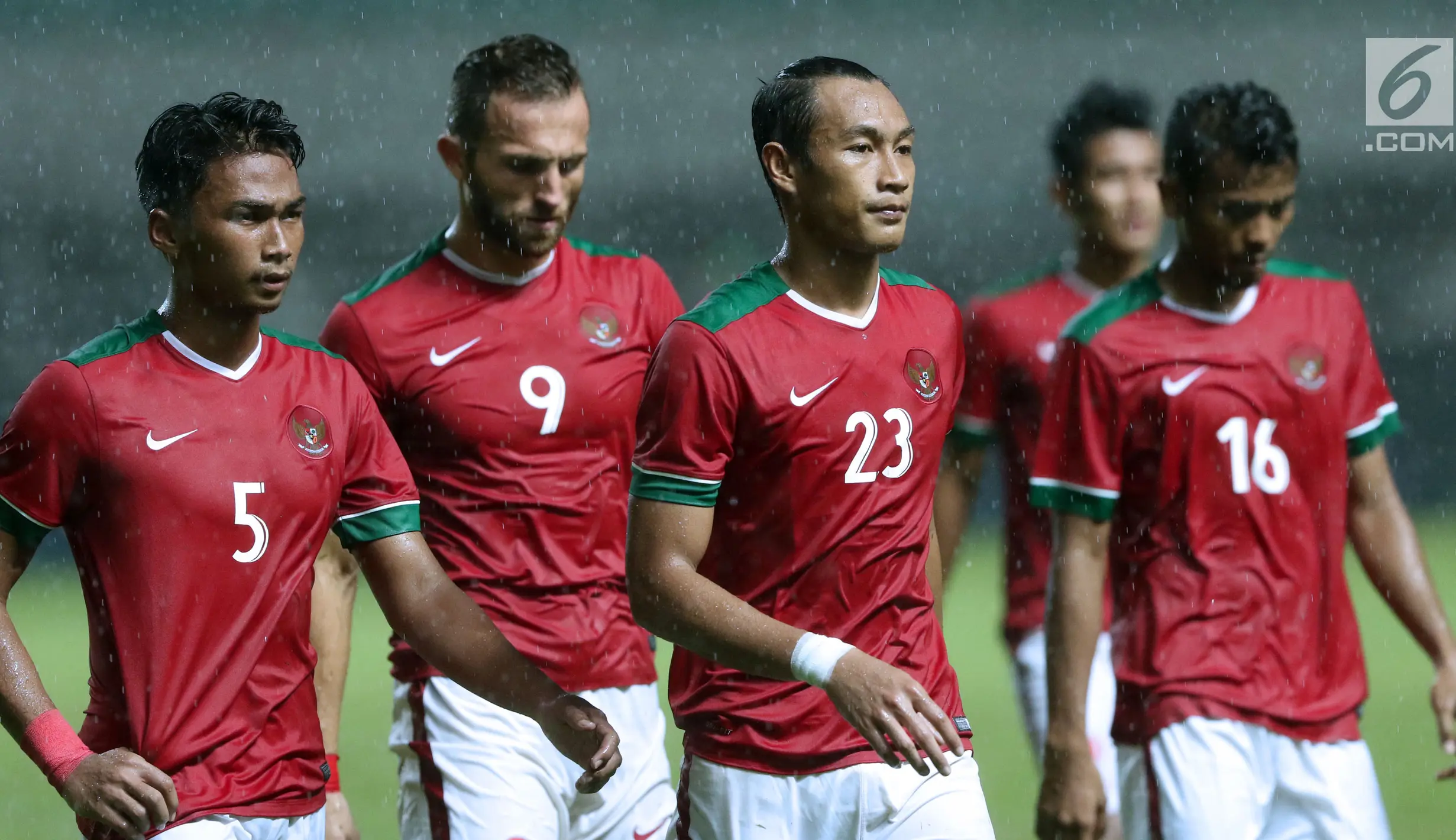 FOTO: Rezaldi Kartu Merah, Indonesia U-23 Kalah dari Bahrain - Foto