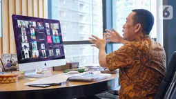 Anggota DPR RI komisi XI Kamrussamad saat diskusi virtual bersama sejumlah media pada acara Silatrahmi Lebaran di Jakarta, Jumat (29/5/2020). Kamrussamad menyampaikan pandangannya terkait rencana pemerintah menerapkan new normal atau tatanan hidup normal baru. (Liputan6.com/HO/Bon)