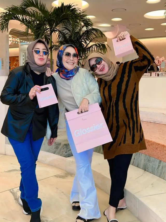 Ibunda Ayu Ting Ting (Sumber: Instagram/mom_ayting92_)