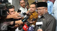 Ketua MKD, Surahman Hidayat memberikan keterangan pers usai bertemu Kapolda di Jakarta, Senin (1/3). (Liputan6.com/Johan Tallo)