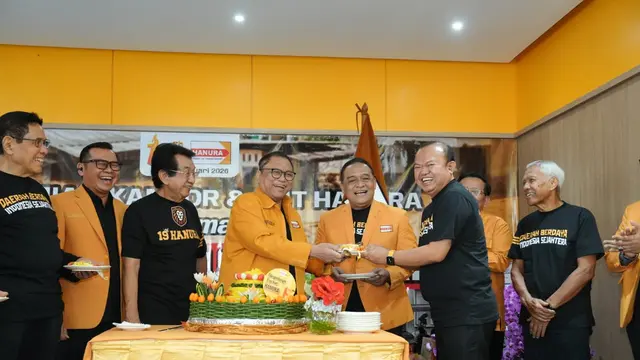Ketua Umum Dewan Pimpinan Pusat (DPP) Partai Hanura Oesman Sapta (Oso) meresmikan kantor baru DPP Hanura.