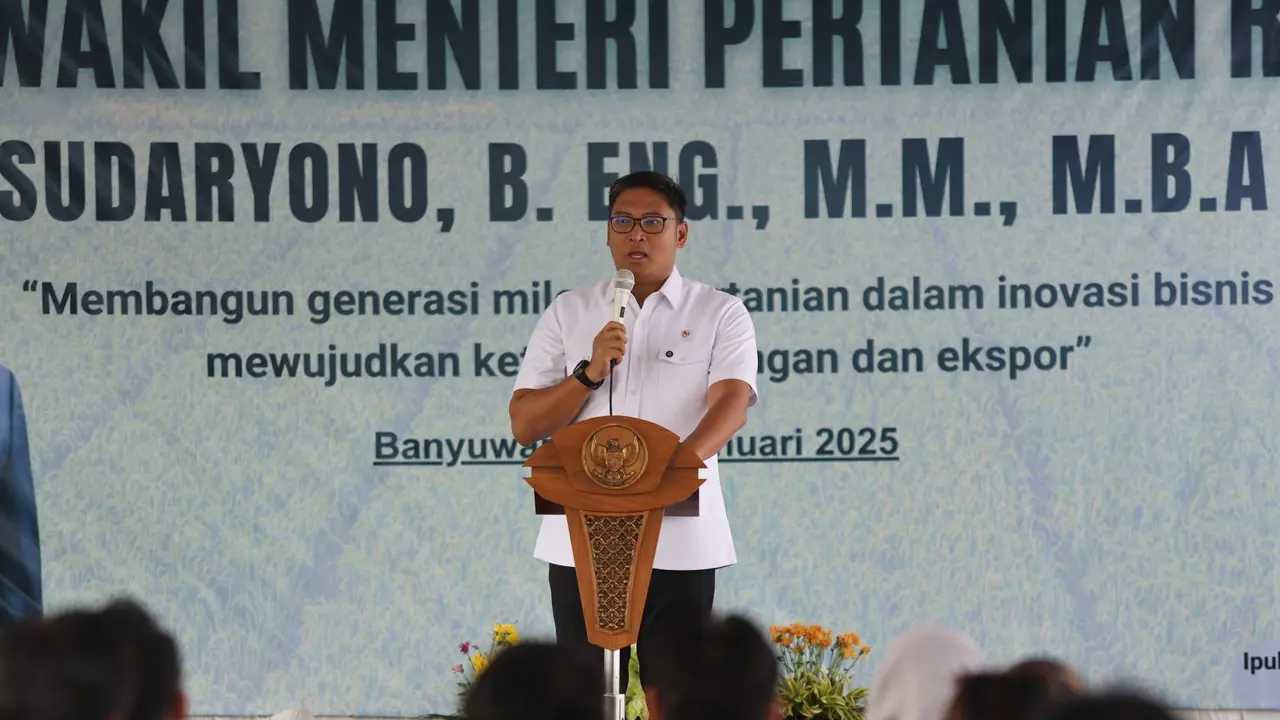 Wakil Menteri Pertanian Sudaryono beri arahan kepada para petni muda di Banyuwangi (Istimewa)