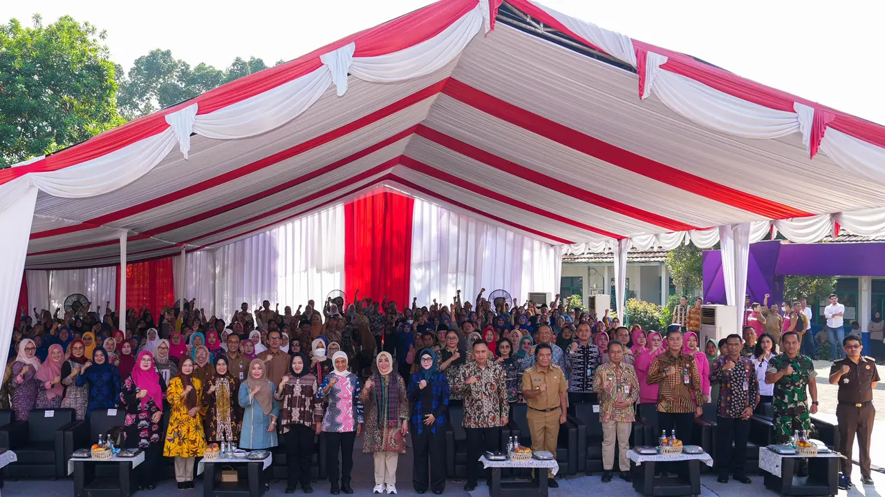 Ketua Umum (Ketum) Pembina Pos Pelayanan Terpadu (Posyandu) Tri Tito Karnavian saat  kunjungan kerja Pilot Project enam SPM di Desa Pasar Keong, Kecamatan Cibadak, Kabupaten Lebak. (Istimewa)