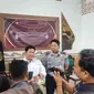 Komisioner KPU Kudus, Ahmad Cholil berharap para caleg DPRD Kudus terpilih segera menyerahkan surat tanda terima LHKPN. (Liputan6.com/Arief Pramono)