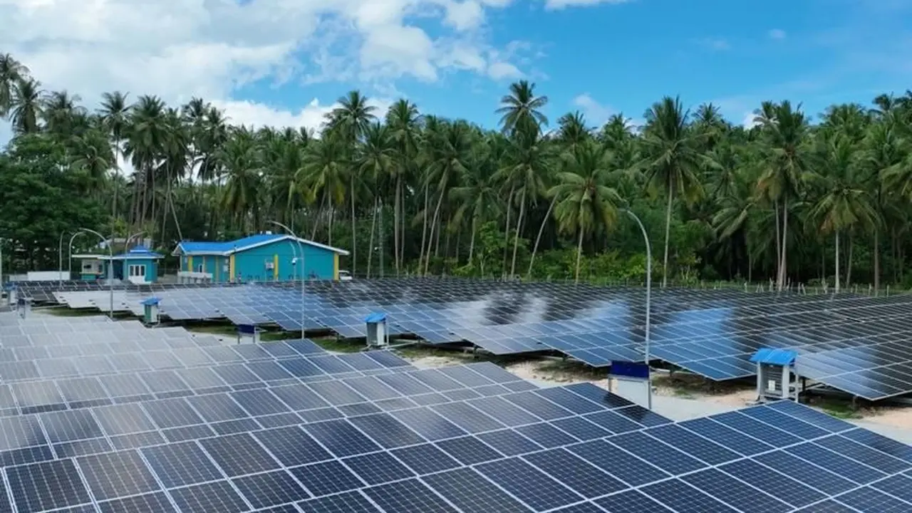 PLN bangun tiga Pembangkit Listrik Tenaga Surya (PLTS) di Kabupaten Selayar, Sulawesi Utara, dengan berkapasitas 3,2 megawatt (MW). (Dok PLN)