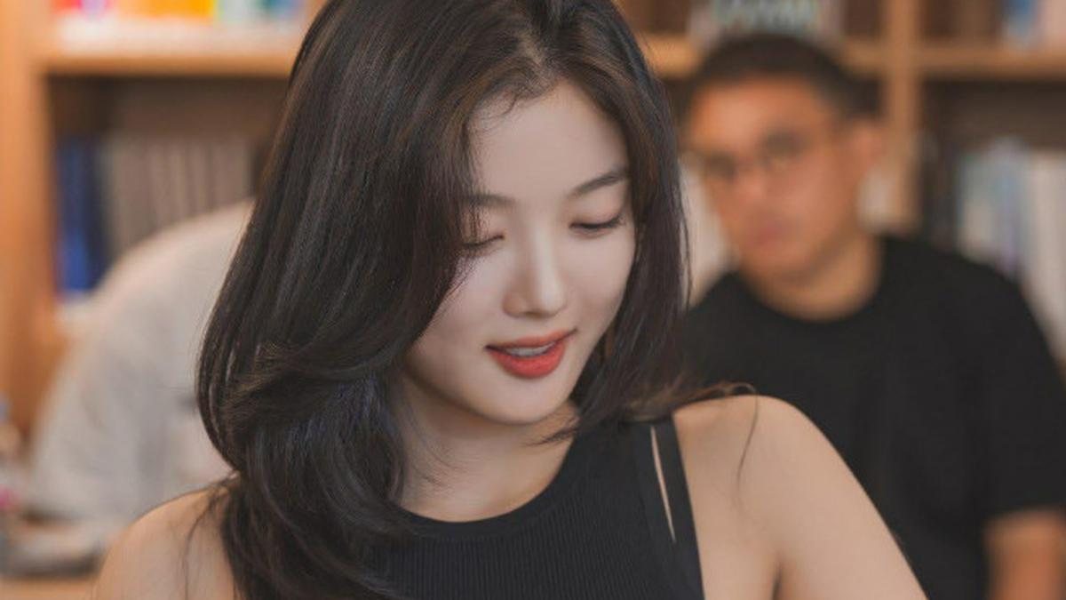Kim Yoo Jung dan Kim Do Hoon Bantah Rumor Kencan Usai Perjalanan ke Vietnam