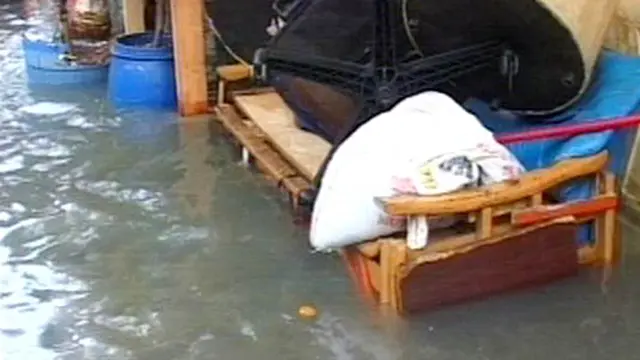 Banjir Rob di Penjaringan, Resepsi Pernikahan Berantakan