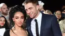 Lantaran kesibukannya masing-masing, menyebabkan keduanya semakin jarang bertemu. Seperti yang diketahui, Pattinson sibuk dengan pembuatan filmnya dan FKA Twigs sedang garap album ke-2 di London. (AFP/Ben Stansall)