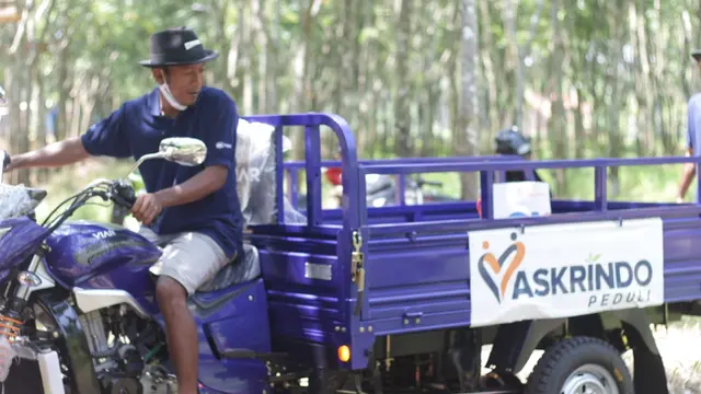 Askrindo kembali memberikan bantuan sarana produksi kepada Kelompok Tani Hutan (KTH) Alam Roban.