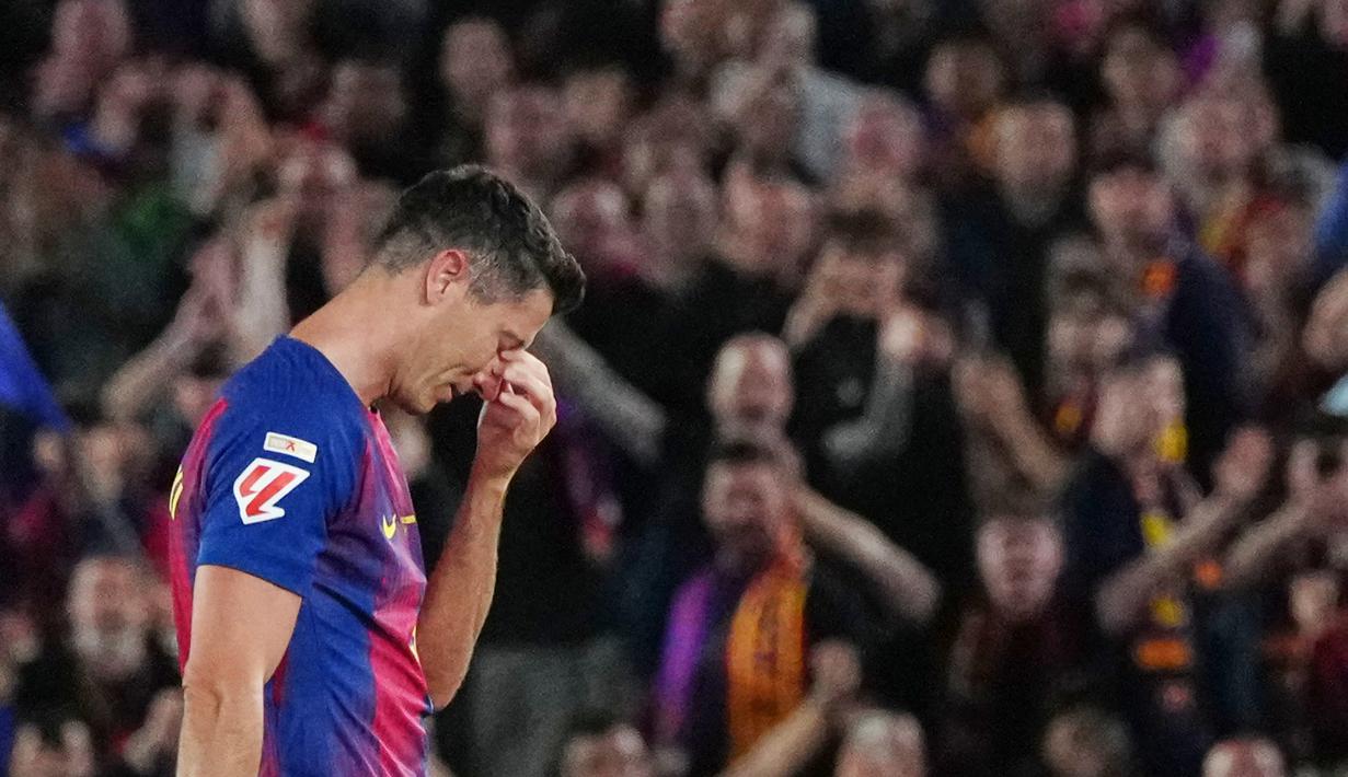 Striker berusia 37 tahun itu pertama kali bergabung dengan Barcelona pada tahun 2022 silam. Pada saat itu ia direkrut dari Bayern Munchen dengan status bebas transfer. (AP Photo/Joan Mateu Parra)