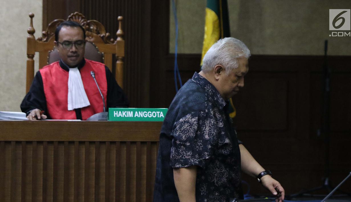 Terdakwa dugaan suap anggota Komisi I DPR 2014-2019 Fayakhun Andriadi terkait penambahan anggaran untuk pengadaan proyek satelit monitoring dan drone Bakamla, Erwin Syaaf Arief saat menjalani sidang lanjutan di Pengadilan Tipikor, Jakarta, Senin (5/8/2019). (Liputan6.com/Helmi Fithriansyah)