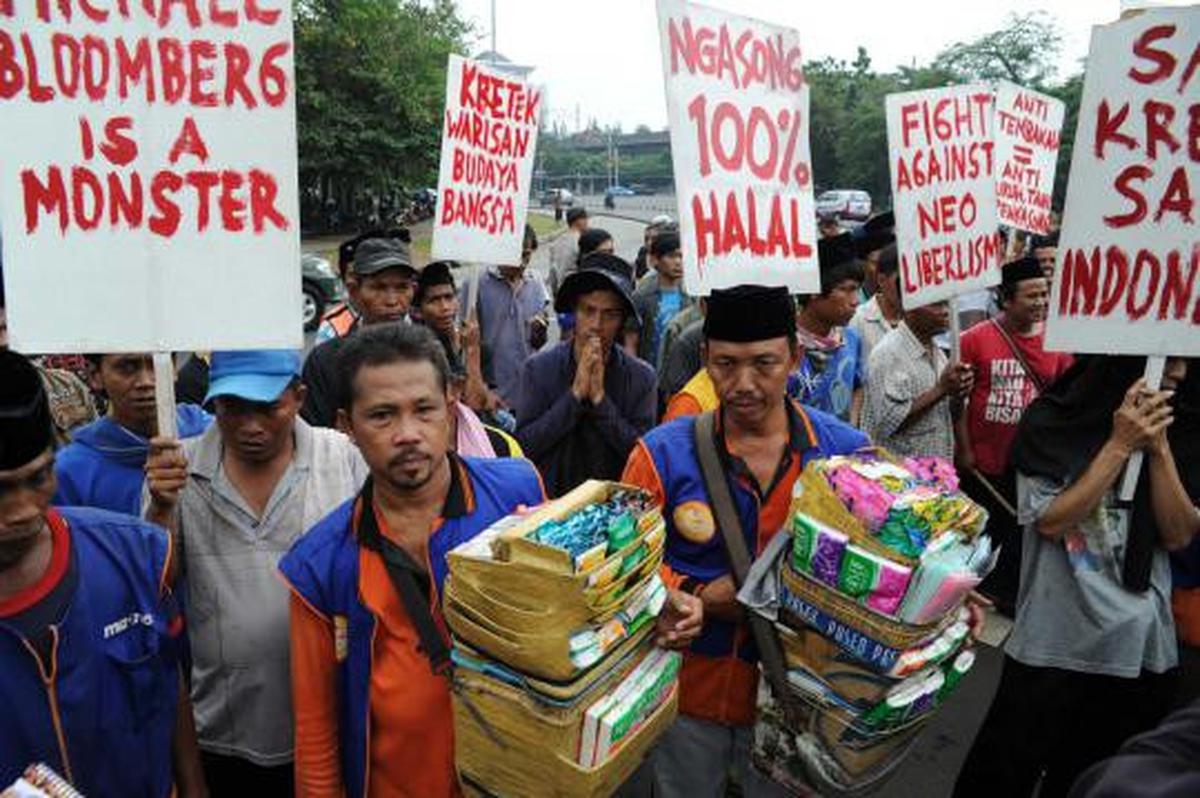 Tukang rokok dukung tembakau 