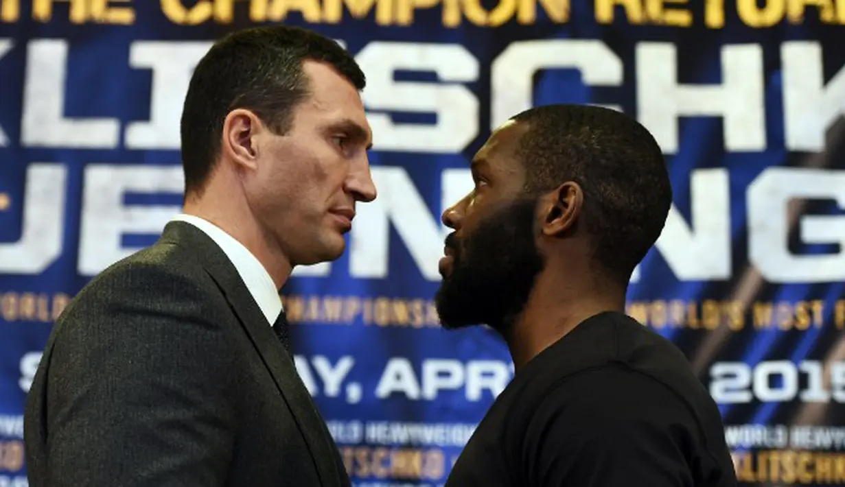 Duel antara Wladimir Klitschko dengan Bryant Jennings diprediksi akan menjadi pertarungan yang sengit tahun 2015. Foto diambil pada Rabu (4/2/2015). (AFP Photo/Jewel Samad) 