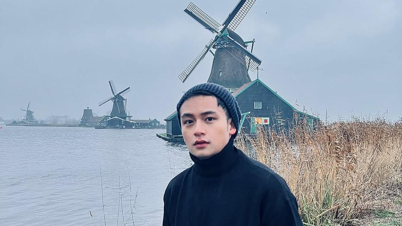 Potret Randy Martin saat Liburan di Luar Negeri, Gaya Penampilan Selalu Jadi Sorotan