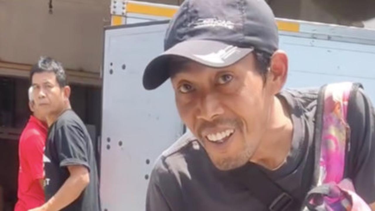 ⁠Pria ini Kaget Diajak Naik Mobil Patroli sama Polisi, lalu Curhat Terpaksa Bohongi Istri Alasannya Haru