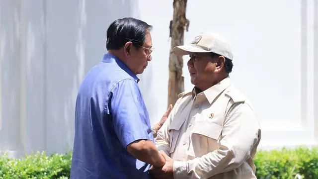 Capres nomor urut 2, Prabowo Subianto bertemu Presiden RI keenam Susilo Bambang Yudhoyono atau SBY di Museum dan Galeri Seni SBY ANI Pacitan di Sidoarjo, Jawa Timur, Sabtu (17/2/2024) (Istimewa)