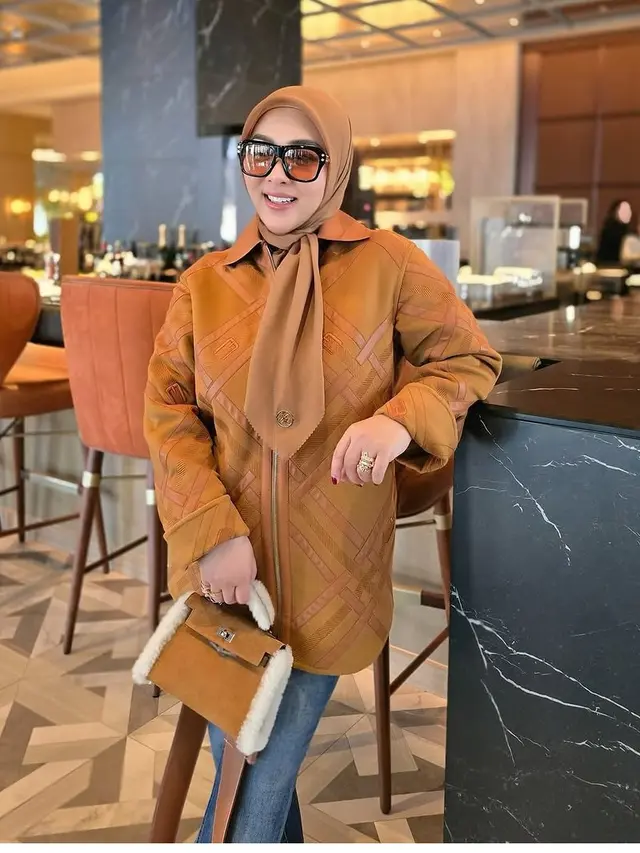 Potret Outfit Syahrini di Tokyo yang Mewah