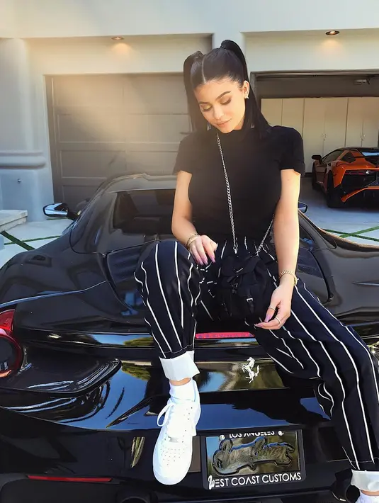 Kendati demikian, kehamilannya hingga saat ini belum dikonfirmasi oleh dirinya dan juga pihak keluarga. (instagram/kyliejenner)