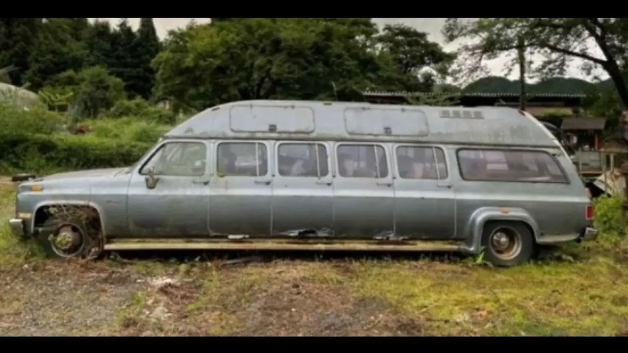 Mobil Tua