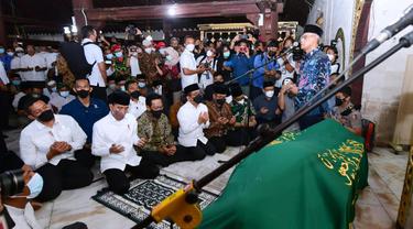 Presiden Jokowi Bertakziah ke Persemayaman Almarhum Buya Syafii Maarif
