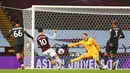 Pemain Aston Villa Jack Grealish (kedua kiri) mencetak gol ke gawang Liverpool pada pertandingan Liga Premier Inggris di Stadion Villa Park, Birmingham, Inggris, Minggu (4/10/2020). Aston Villa mengalahkan Liverpool 7-2. (Cath Ivill/Pool via AP)