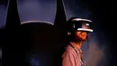 Pengunjung mencoba new VR headset dari Sony saat acara Sony Corporation PlayStation 4 E3 2016 di Los Angeles , California , AS 13 Juni 2016. (REUTERS / Mike Blake)