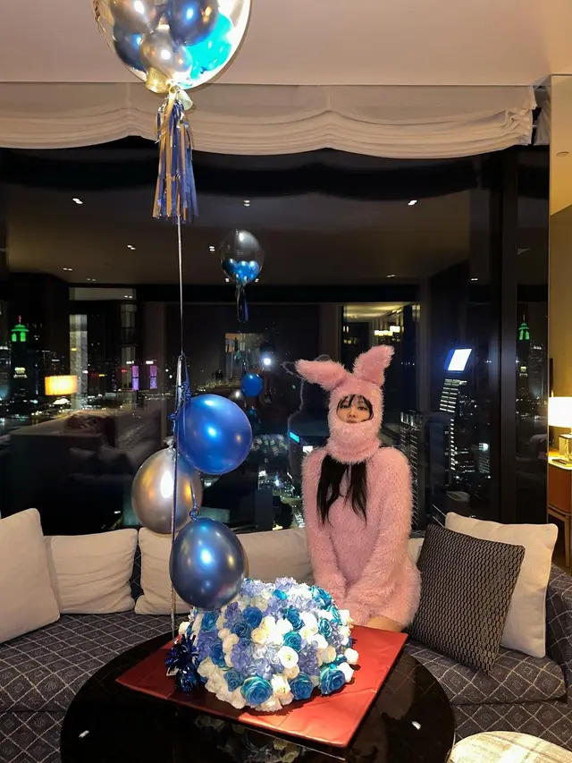 Gaya Jennie BLACKPINK Jadi Kelinci dengan Topeng Rp7,5Jutaan di Momen Selebrasi Ulang Tahun